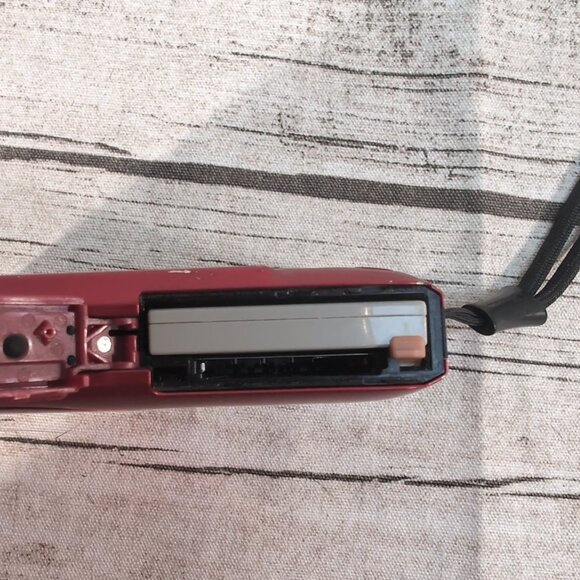 Canon PowerShot ELPH 300 HS Red Digital Camera 12.1MP with Charger & Case - Picture 10 of 14